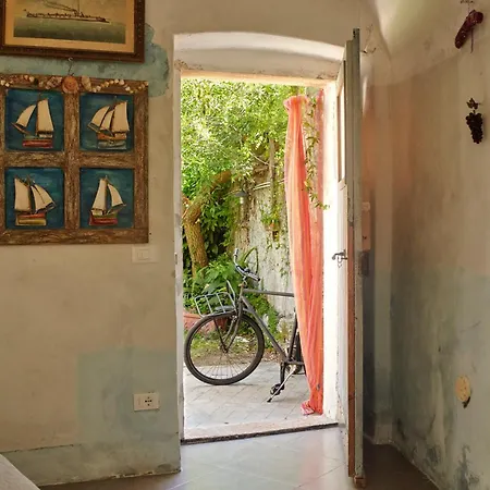 Vale's Gardens At Oda ve Kahvaltı Borgio Verezzi